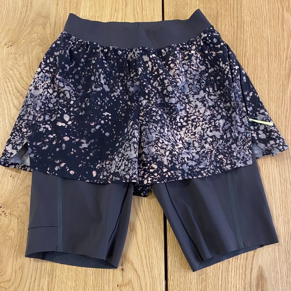 Lululemon‎ LAB Alacer Short Women's Size 4 Black Beige